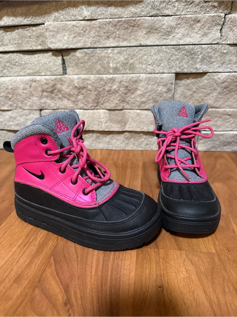 Nike Youth Pink Black Gray Woodside 2 High ACG Leather Winter High Top Boots